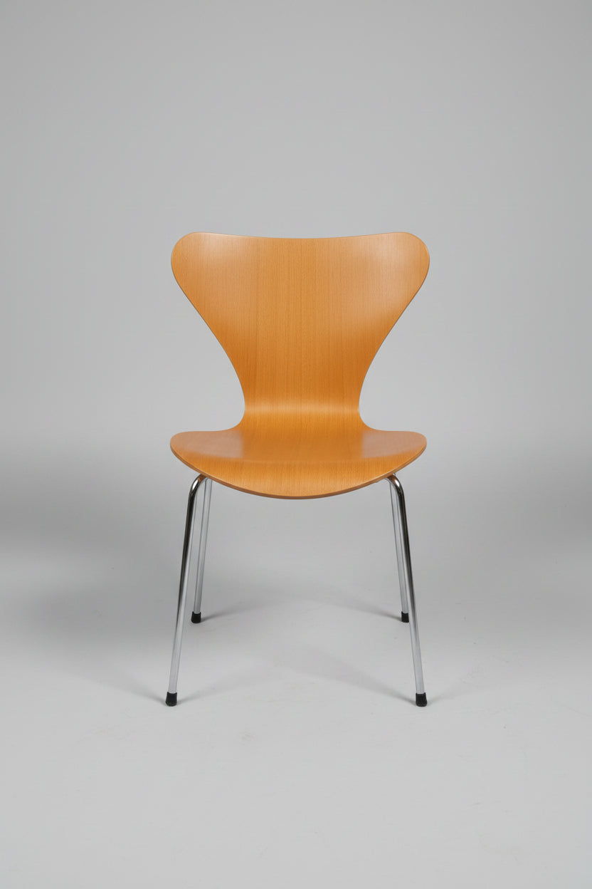 Set of 2 Fritz Hansen Series 7 Chairs