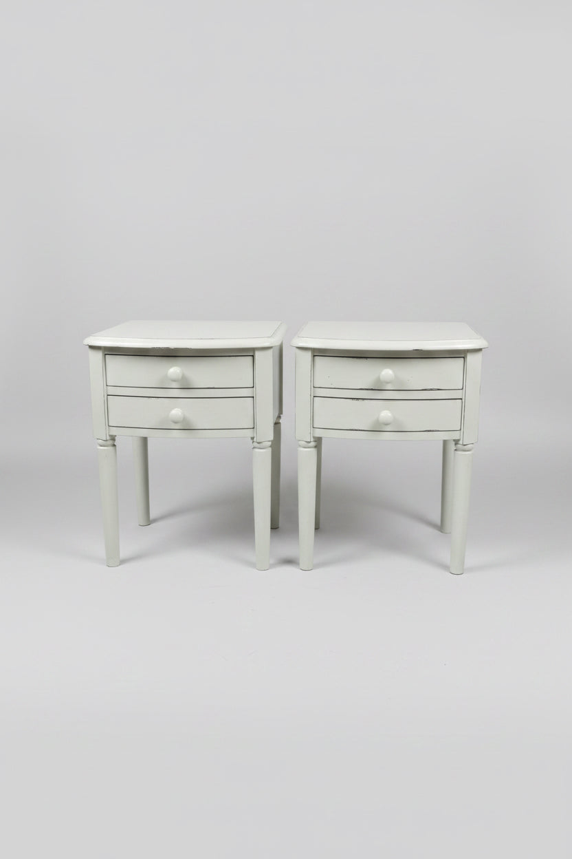 Set of 2 Weathered Ivory Nightstands 18 x 18 x 21