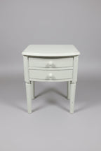 Set of 2 Weathered Ivory Nightstands 18 x 18 x 21