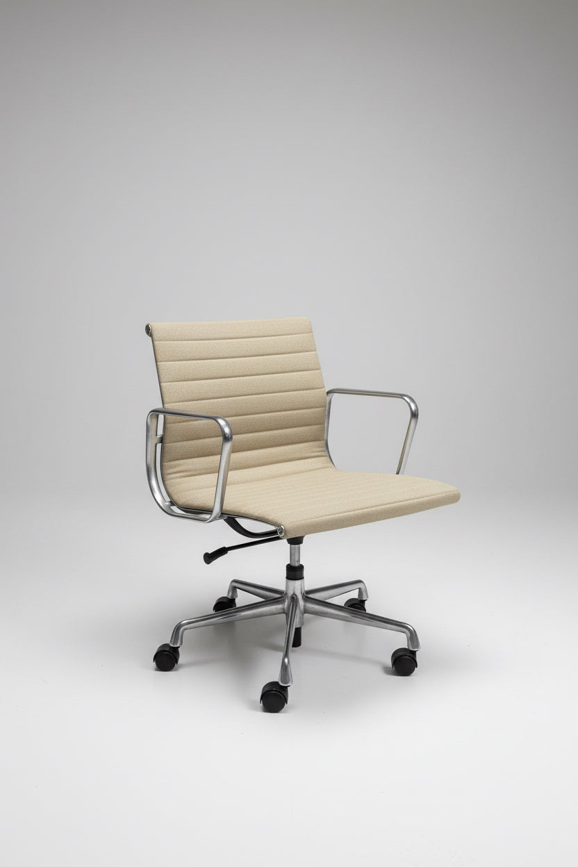 Vintage Herman Miller Eames Aluminum Group Chair