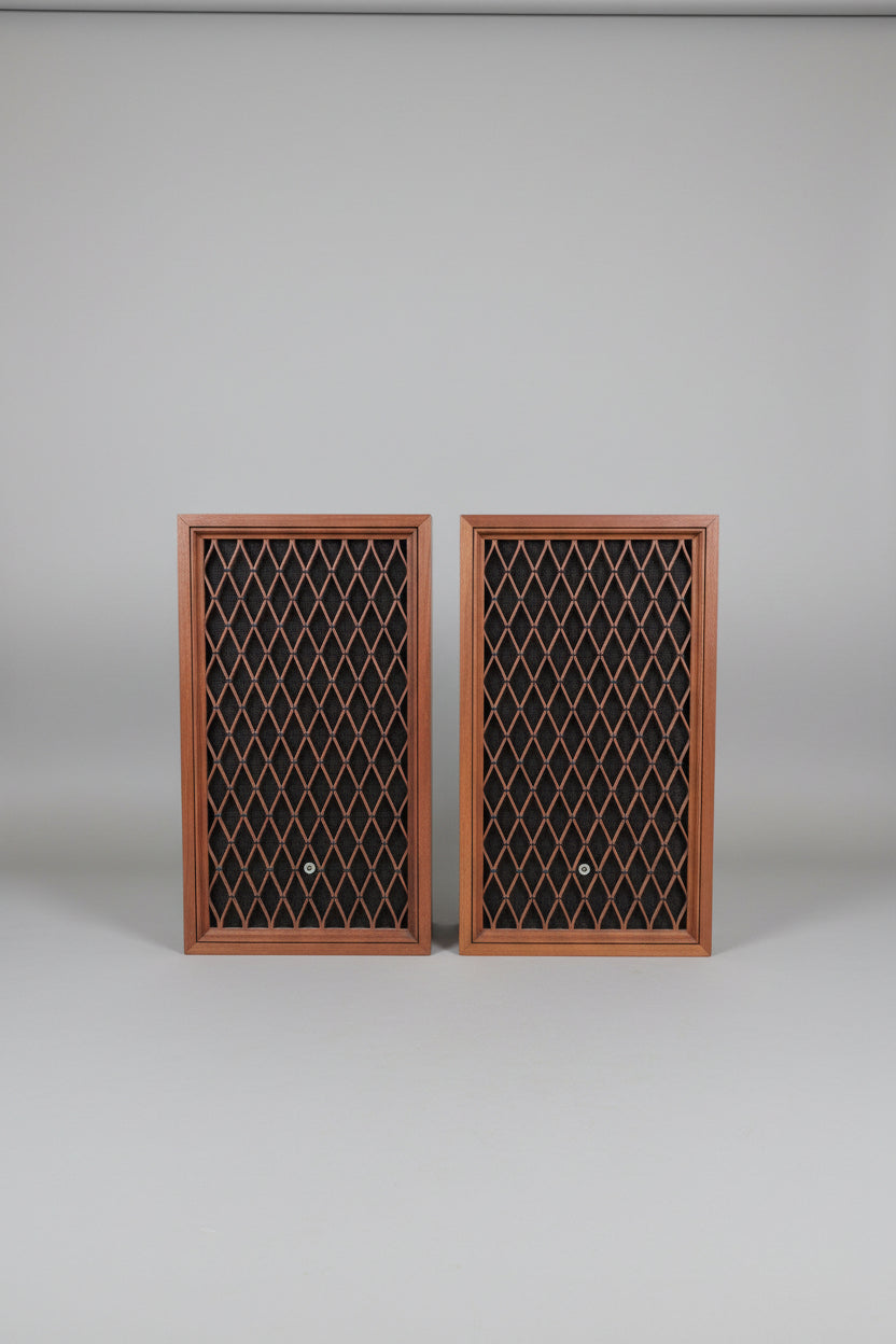 1970's Pioneer Turn Table and Speaker set