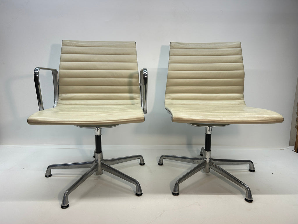 Eames Aluminum Group Management Chair by Herman Miller