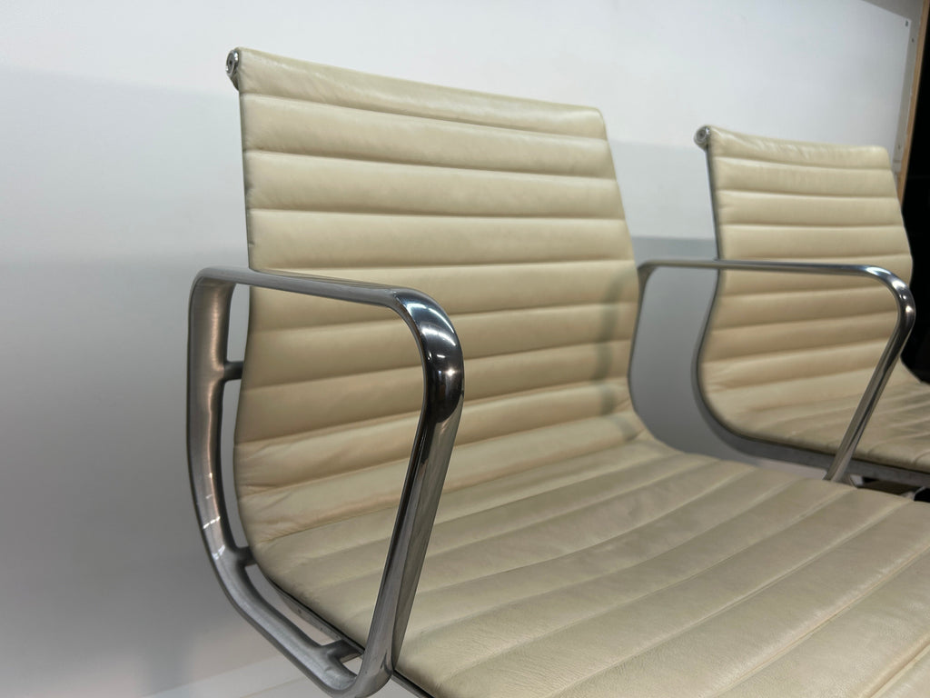 Eames Aluminum Group Management Chair by Herman Miller