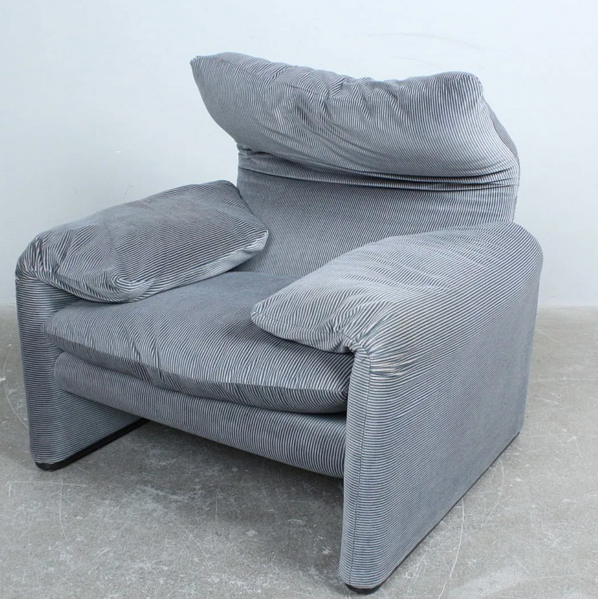 1970s Model 675 Maralunga Armchair for Cassina