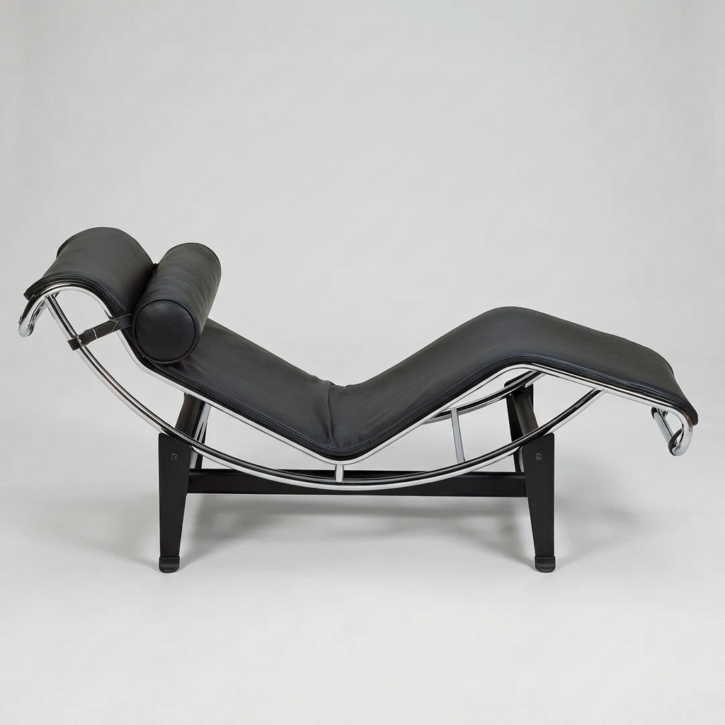 Le Courbusier LC4 Style lounge in Leather