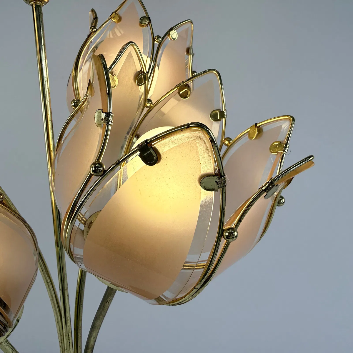 Italian Floral Glass and Brass Tulip Table Lamp, 1970s